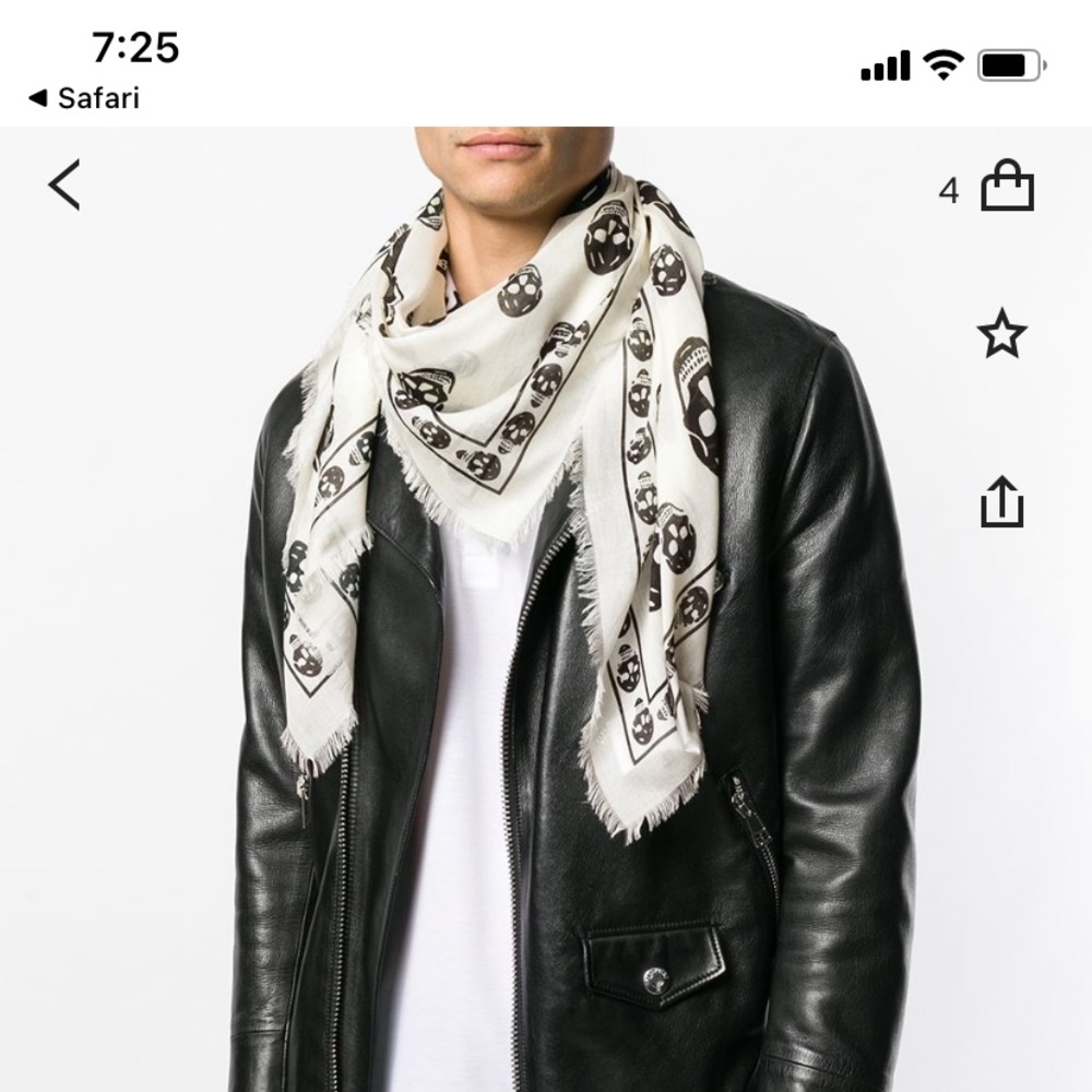 Alexandra McQueen skull print scarf